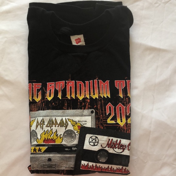 Def Leppard,Motley Crew,Poison, Joan Jett mens  concert t-shirt size medium 2022 - Picture 6 of 6
